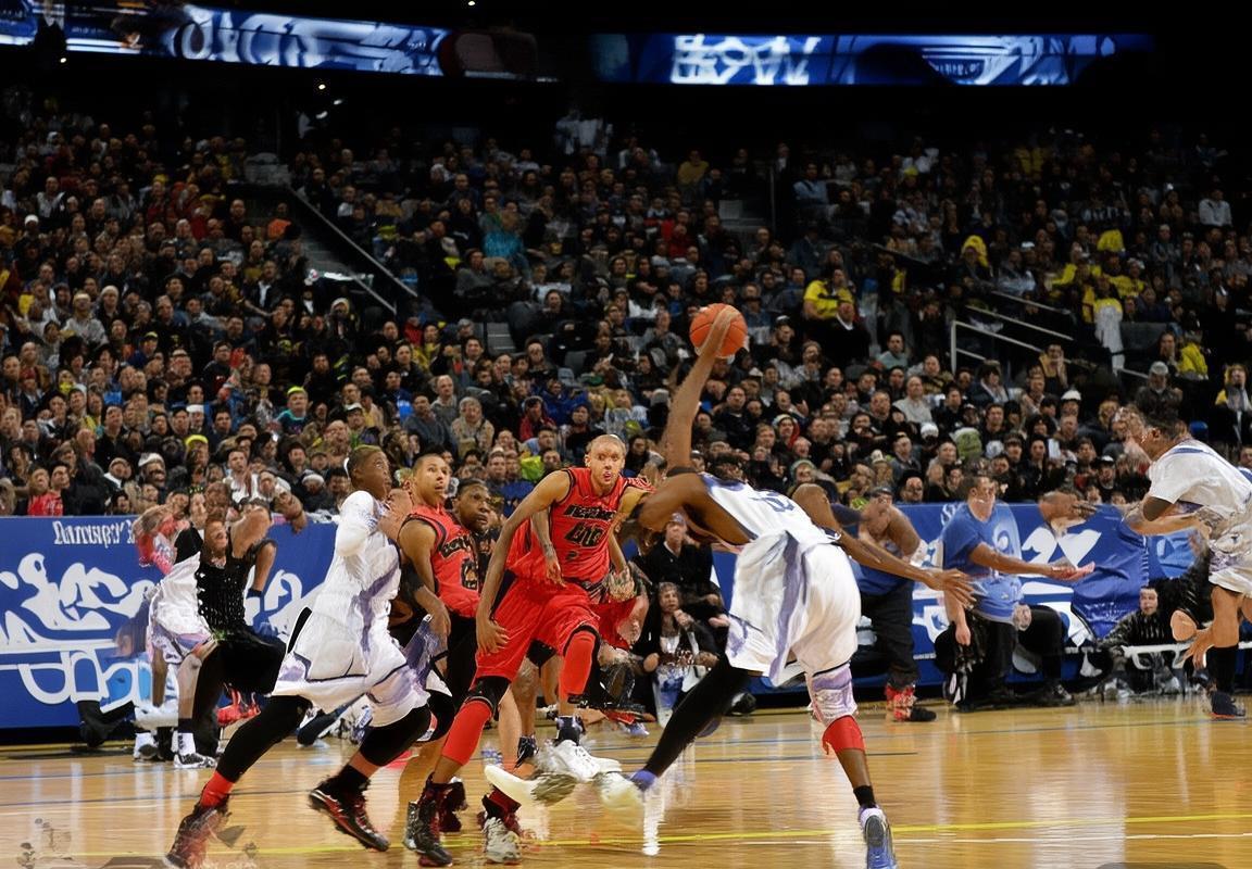 2018火箭VS马刺巅峰对决：精彩瞬间与战术解析(图4)