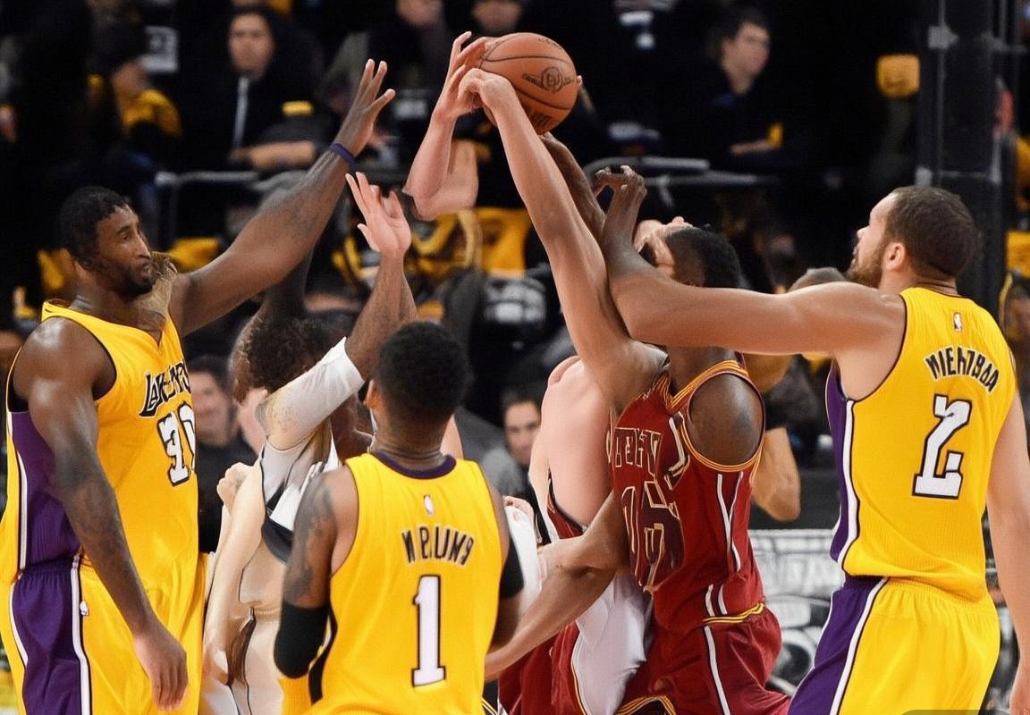 2012年NBA湖骑对决：战术解析与经典瞬间回顾(图3)